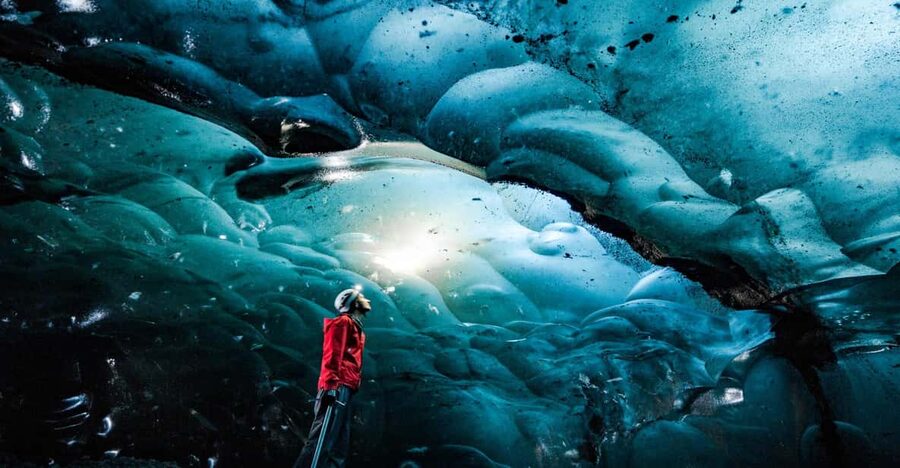Iceland 3-Day Tour Golden Circle, Glacier Lagoon, & Ice Cave - Day two: black sand, floating ice, and a natural cave