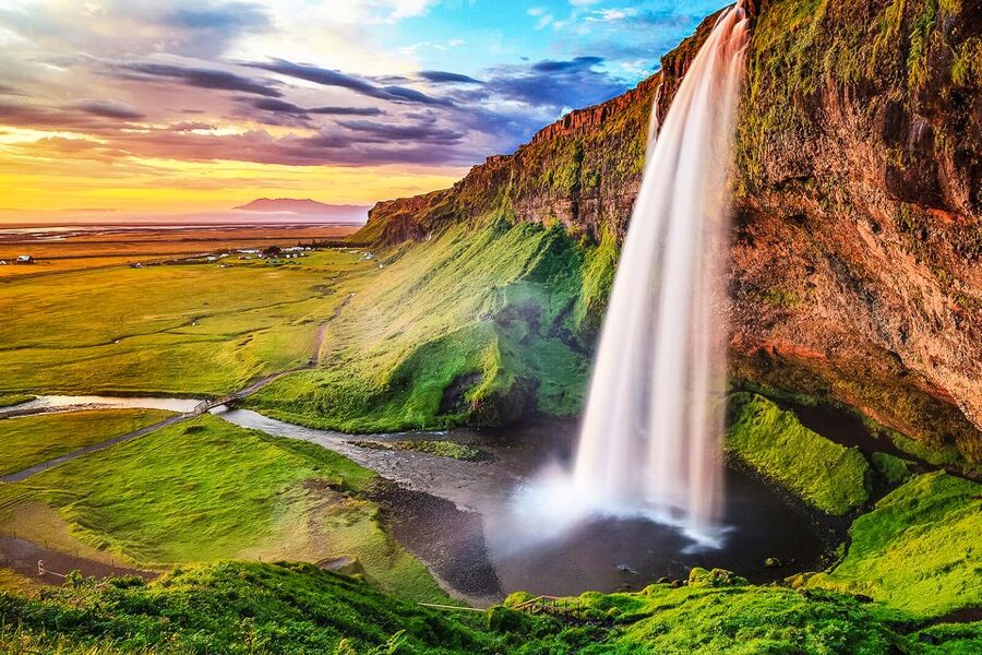 Iceland: Full-Day South Coast, Black Beach & Waterfalls Tour - Skógafoss: a waterfall with real force