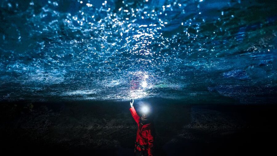 Iceland: Ice Cave Captured with Professional Photos - Why the photography changes the outing