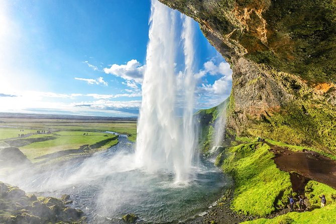 Iceland's South Coast Full Day Tour from Reykjavik - Vík: a short pause in a small coastal town