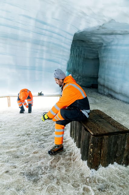 Into the Glacier: Snowmobile + Langjökull Ice Tunnel Combo - What the guides add to the experience