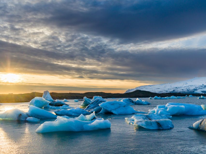 Jökulsárlón Floating Glacier & Diamond Beach Day Tour - Five hours on the road, with a big payoff