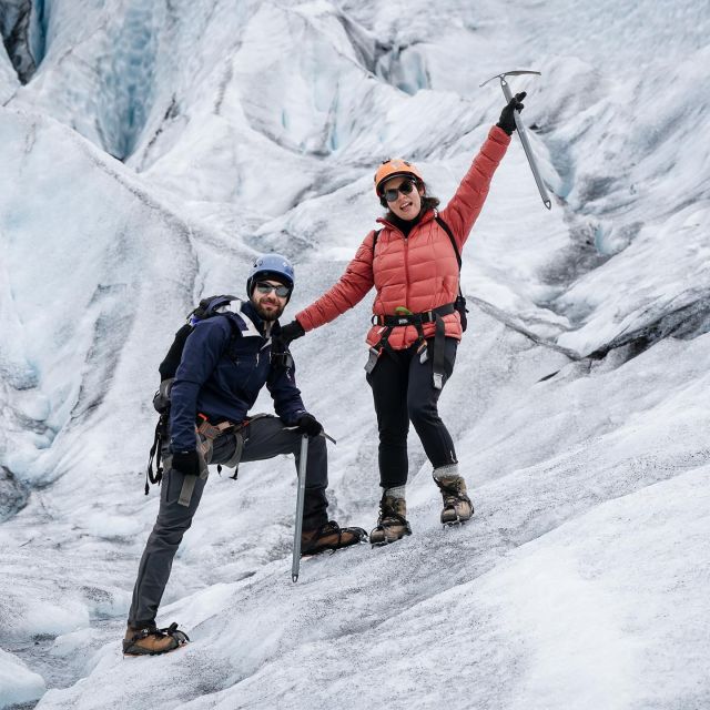 Jökulsárlón: Glacier Hike, Ice Cave, and Photoshoot Package - Walking 5.4 kilometers across glacial tundra