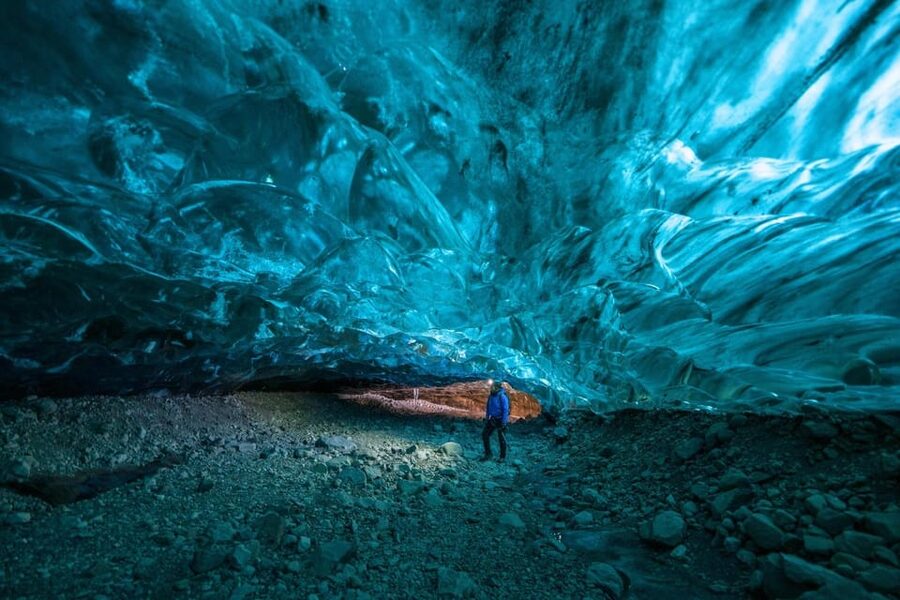 Jökulsárlón: The Original Ice Cave Tour on Vatnajökull - Meeting at Jökulsárlón and boarding the 4x4