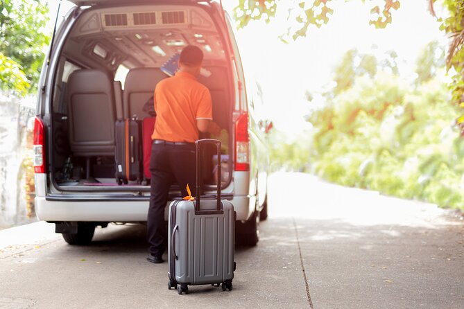 Keflavik Airport Private Transfer To/From Reykjavik cruise Ports - Arrival transfers and departure transfers