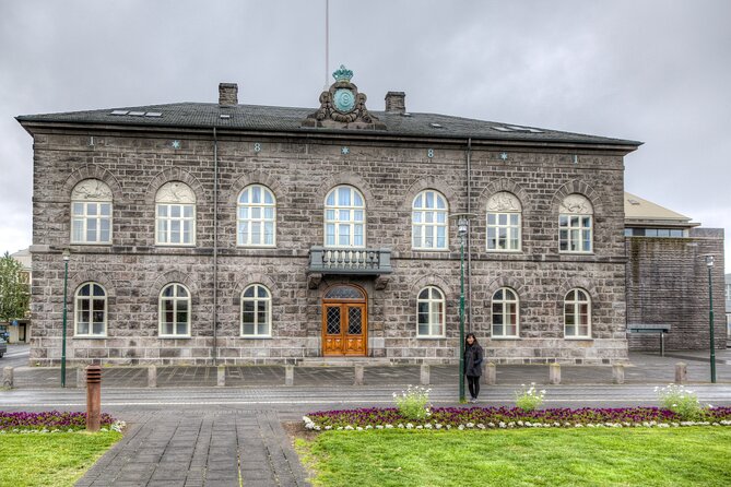 Keflavik International Airport Private Transfer - Returning from Reykjavik three hours before your flight