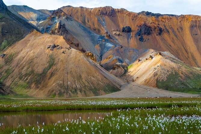Landmannalaugar Hiking, Haifoss Waterfall and Hot Springs Tour - Háifoss and Granni, the waterfall centerpiece
