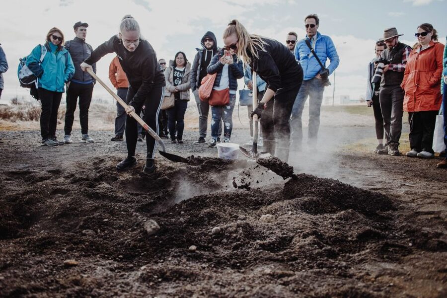 Laugarvatn Fontana: Geothermal Bread-Baking Experience - At Laugarvatn Fontana between the Golden Circle sights