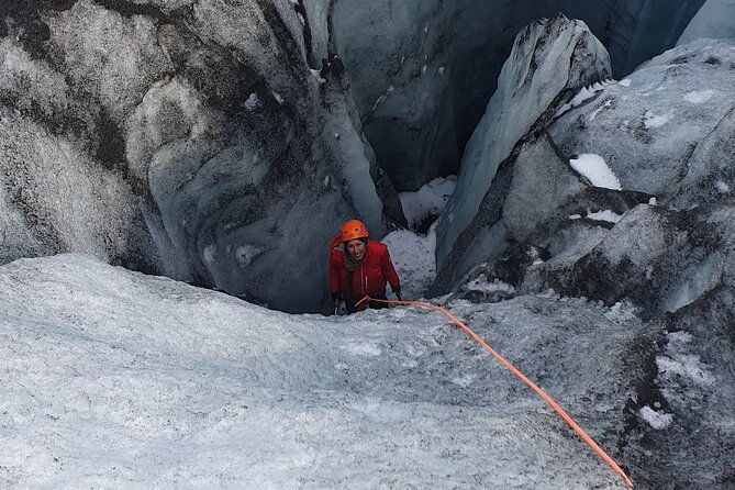 Micro group - Ice climbing at Sólheimajökull - What the guide adds to the day