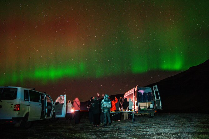 Northern Lights 4x4 Tour with Pastries and Cocoa from Reykjavik - Getting the photo you want