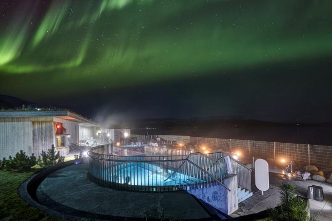 Northern Lights & Geothermal Baths Adventure - Searching the sky after the spa
