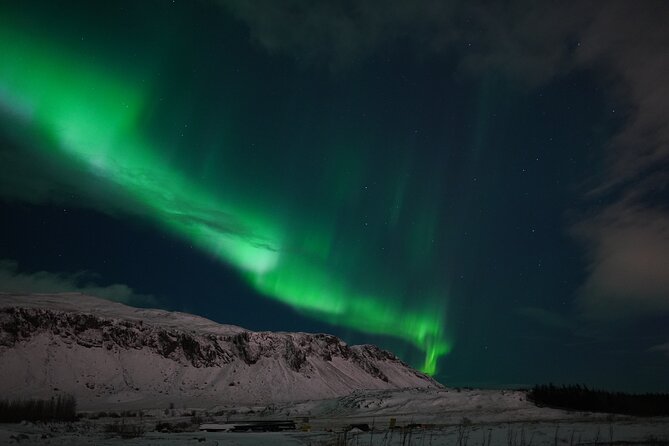 Northern Lights In luxury off-road SUV with Photos and Treats - Aurora Basecamp adds structure to a weather-dependent night