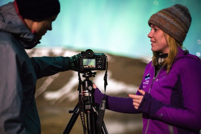 Northern Lights Minibus Tour with Hot Cocoa, Blankets & Photos - Group size, guides, and the human side of the hunt
