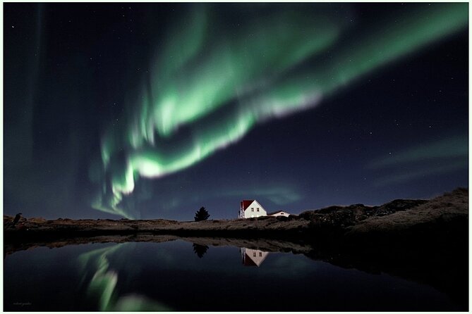 Northern Lights Small-Group Tour with Hot Chocolate & Photos - A Four-Hour Hunt Under Iceland’s Dark Sky
