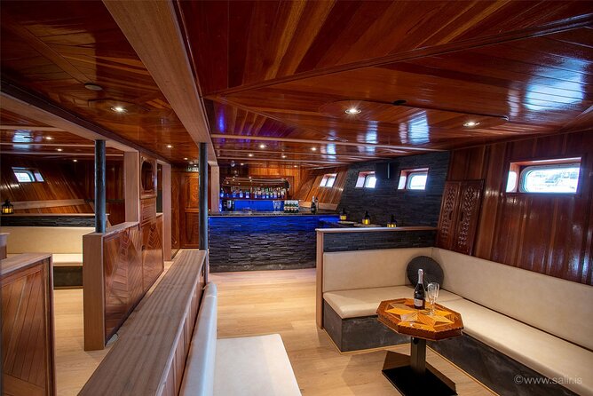 Northern Lights Yacht Cruise in Reykjavik - The Free Return Policy and What It Really Means