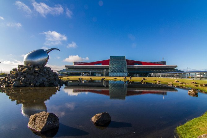 Private Airport - Blue Lagoon - Reykjavík - Meeting your driver at Keflavík Airport