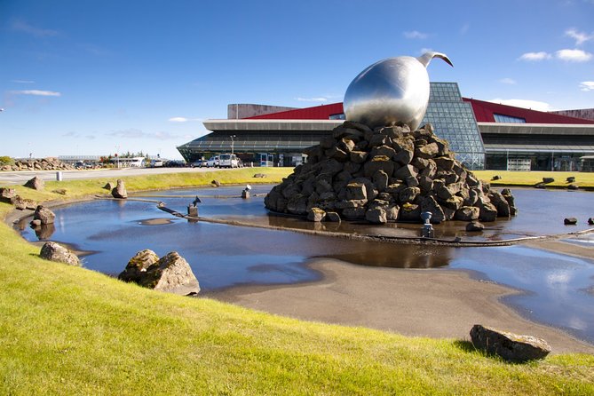 Private Airport Transfer with Blue Lagoon - Admission included - What a private vehicle changes