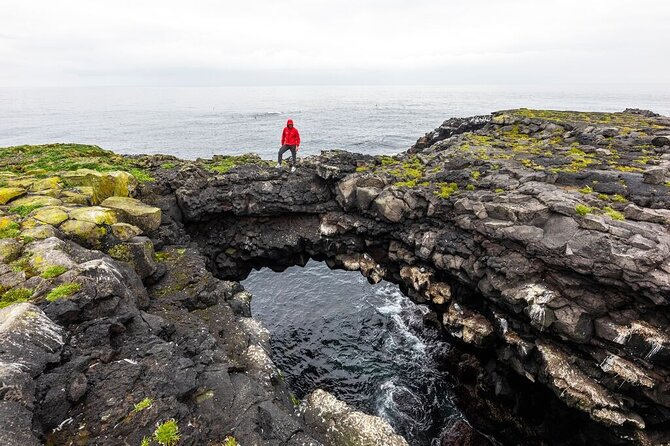 Private Bespoke Reykjanes Peninsula Tour - Kleifarvatn, a dark lake among the mountains