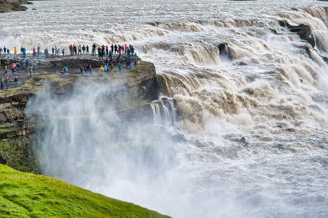 Private Golden Circle Tour in Iceland With 5+ Attractions - Laugarvatn Geothermal Bakery and bread from the ground