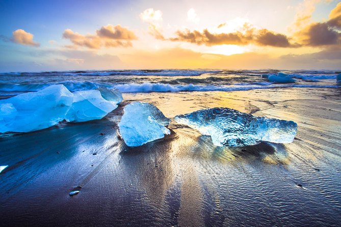 Private Jeep Tour - Glacier Lagoon and Diamond Beach - Solheimajokull: a close look at glacier ice