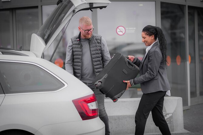 Private Keflavik Airport/Reykjavik Harbour Transfers - What the airport pickup is like