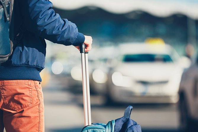 Private Keflavik Airport Transfer (One Way) - What happens at the hotel
