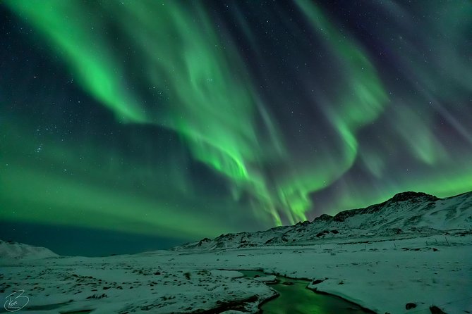 PRIVATE Northern light photo infused tour - Chasing the Northern Lights beyond Reykjavik