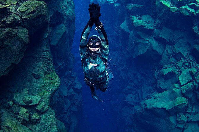 Private Silfra Freedive Tour - Meeting your guide in Thingvellir
