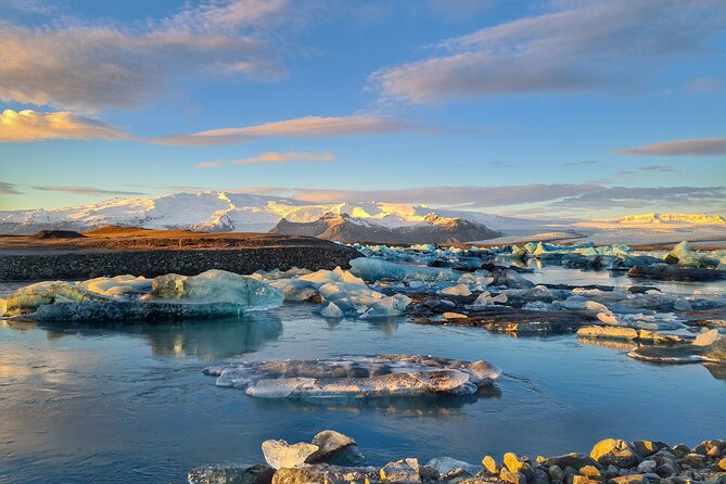 Private Tour Höfn: Jokulsárlón , Diamond Beach, Secret Glacier - Setting out from Höfn in a private jeep