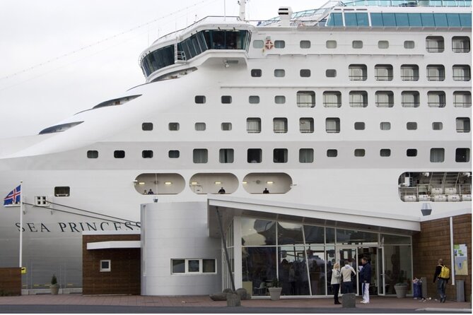 Private Transfer from Cruise Ship Port to Keflavik Int. Airport - Leaving the cruise port without the usual scramble