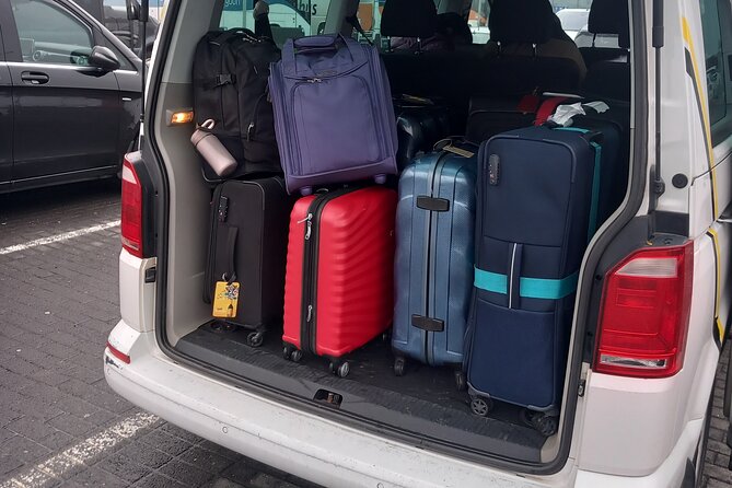 Private Transfer from Keflavik Airport to Reykjavik/surrounding - Airport pickup and hotel return