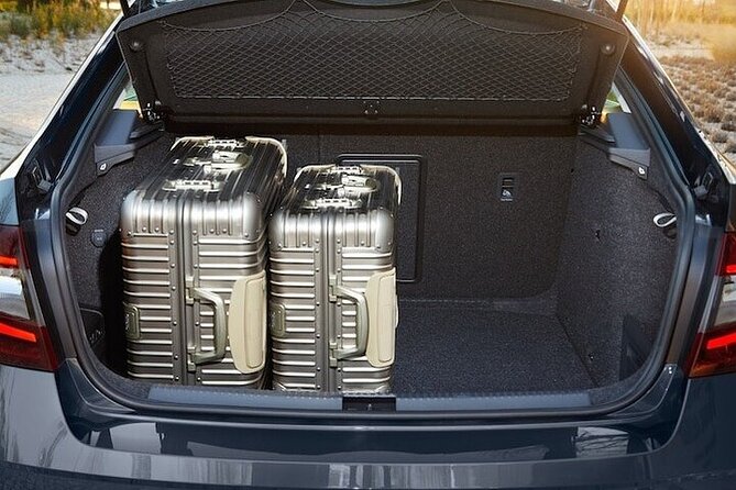 Private Transfer from Reykjavik to Reykjavik Airport KEF by Sedan - The car, luggage, and comfort level