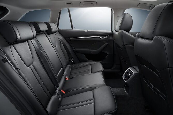 Private Transfer from Reykjavik to Reykjavik Airport KEF by Sedan - What the pickup feels like in practice
