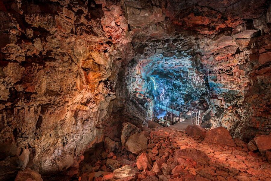 Raufarhólshellir Lava Tunnel: Underground Expedition - Turning off the lights for total darkness