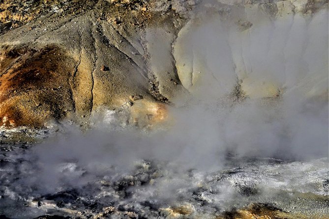 Reykjanes peninsula- Geopark and much more. Private tour - Grænavatn: a small lake with unusual color