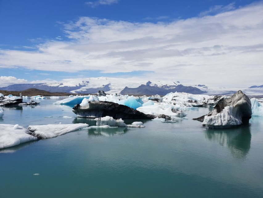 Reykjavík: 2-Day Tour with Icebergs, Glaciers & Waterfalls - Skógafoss and the southern volcano country