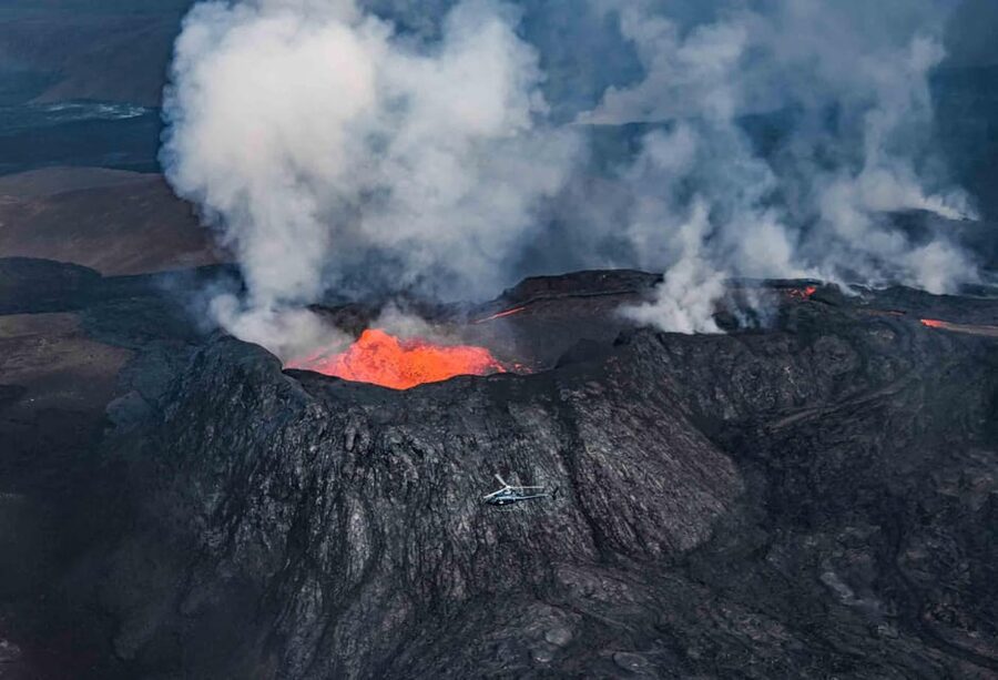 Reykjavik: 45-Minute Volcano Sightseeing Helicopter Tour - Five minutes over Reykjavik and the capital region
