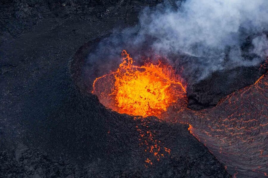 Reykjavik: 45-Minute Volcano Sightseeing Helicopter Tour - Thirty minutes over the Reykjanes Peninsula