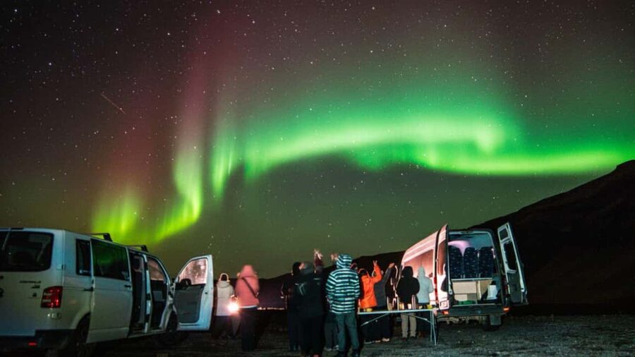 Reykjavík: 4x4 Minibus Northern Lights with Photo and Cocoa - Leaving Reykjavík for darker skies