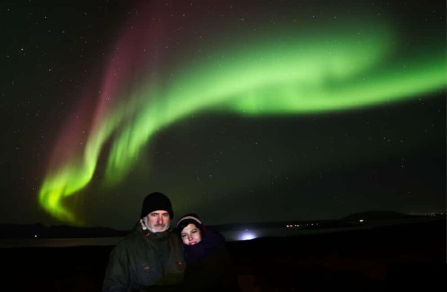Reykjavík: 4x4 Minibus Northern Lights with Photo and Cocoa - Cocoa, pastries, and small-group comfort