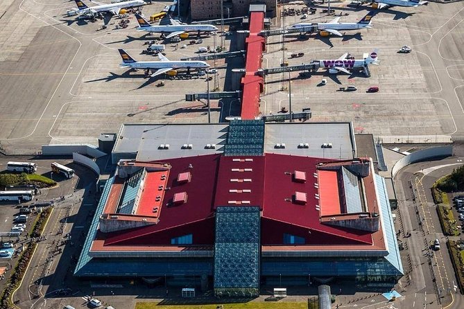 Reykjavik area to Keflavik Private Luxury Airport Transfer - What the ride is like for different group sizes