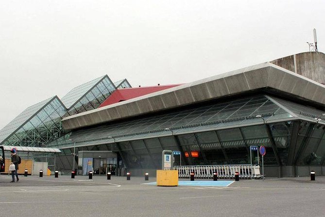 Reykjavik area to Keflavik Private Luxury Airport Transfer - The cruise terminal option