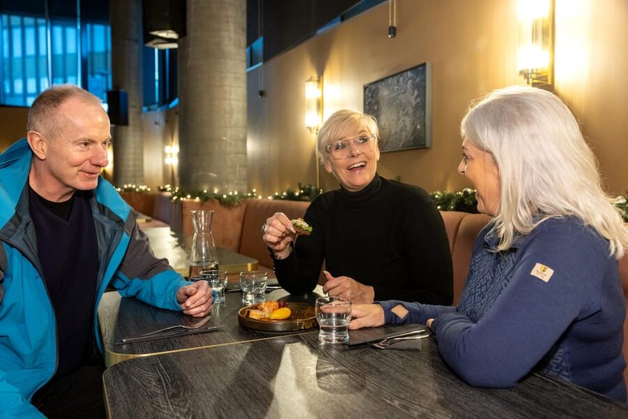 Reykjavik: Christmas Food Tour with Tastings and Drinks - Meeting at Ingólfstorg Square