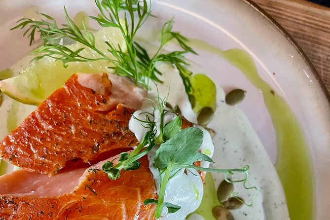 Reykjavik Food and Drink Adventure - Local Evening Experience - Arnarhóll and a statue with a story