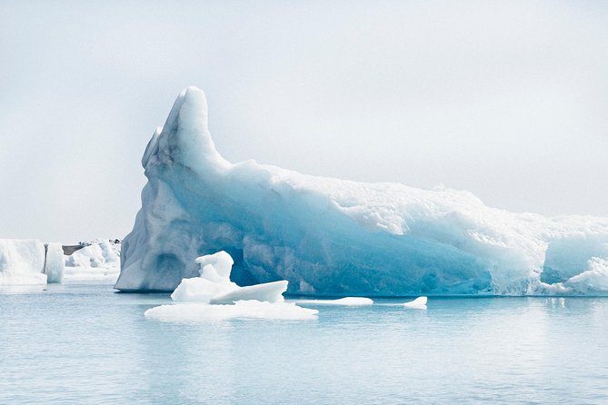 Reykjavik: Glacier Lagoon Boat Ride & South Coast Full Day Tour - Vík is the practical food break