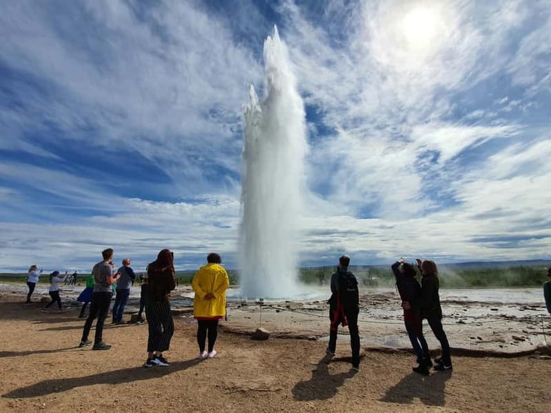 Reykjavík: Golden Circle, 2 Geysers & Geothermal Bakery Tour - Gullfoss, the Golden Waterfall