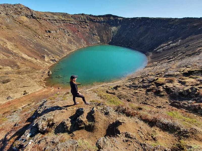 Reykjavík: Golden Circle, 2 Geysers & Geothermal Bakery Tour - Þingvellir and the meeting of geology and politics