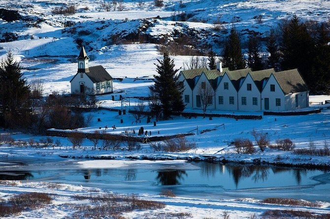 Reykjavik: Golden Circle and Northern Lights Small-Group Tour - Gullfoss and the force of glacial water