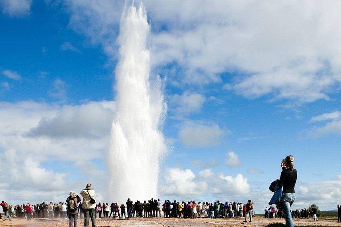 Reykjavik: Golden Circle and Northern Lights Small-Group Tour - Thingvellir, where Iceland split apart