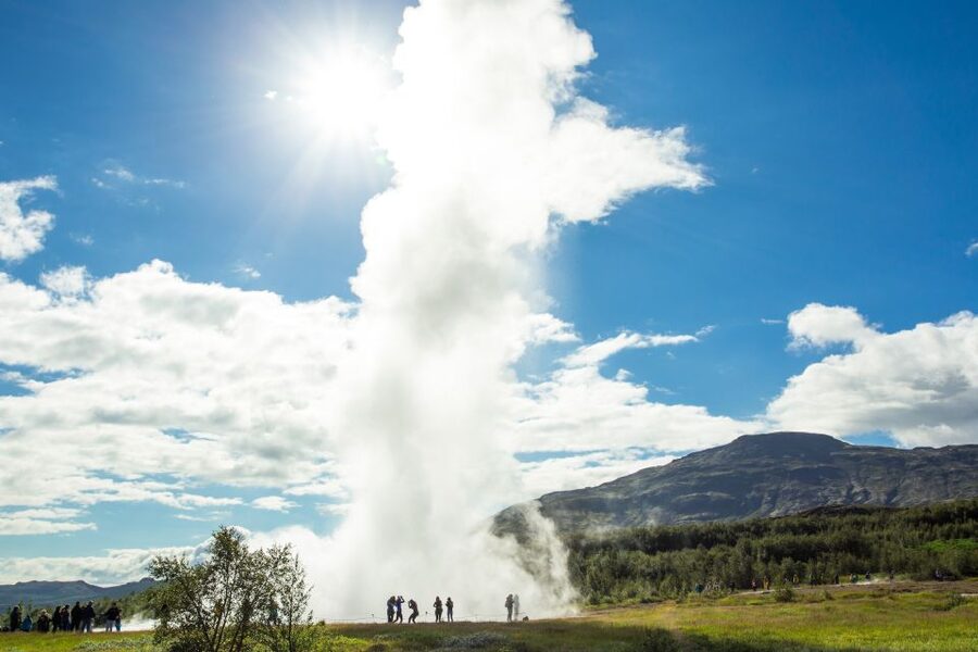 Reykjavik: Golden Circle Day Tour with optional Blue Lagoon - Geysir and Strokkur: the most dependable drama